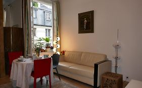Appartment near Louvre, central